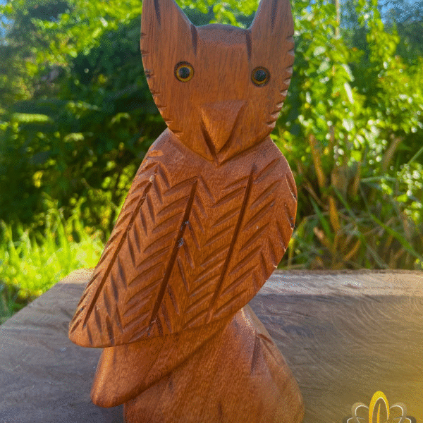 Coruja Esculpida em Madeira Média