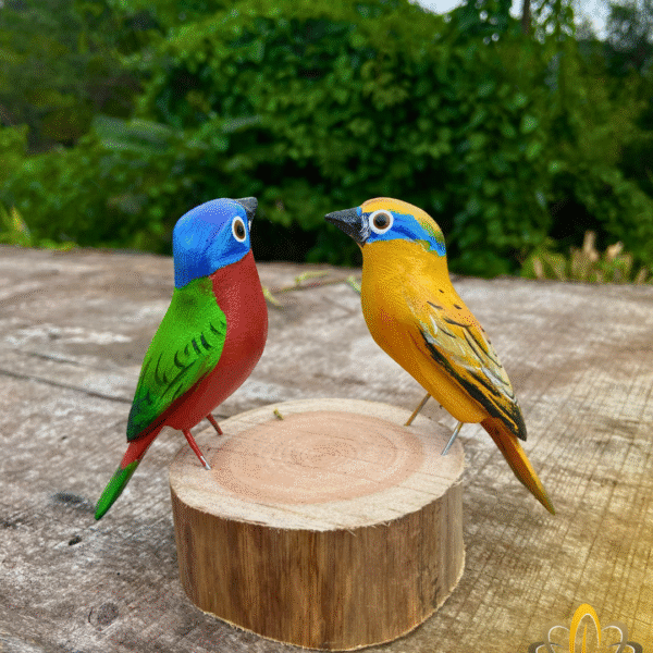 Casal de Pássaros no Toco