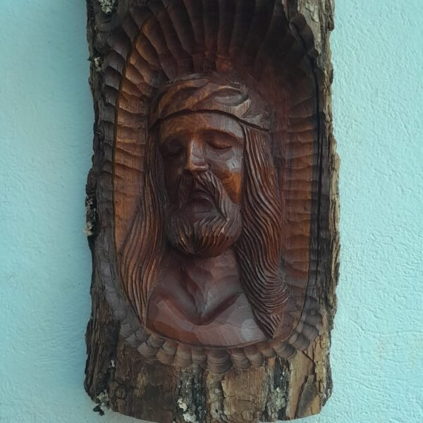 Face De Cristo Entalhada Na Madeira